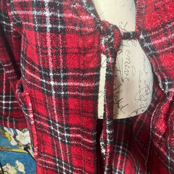 Coastal club one-size-fits-all men’s red checkered robe. - Picture 3 of 11